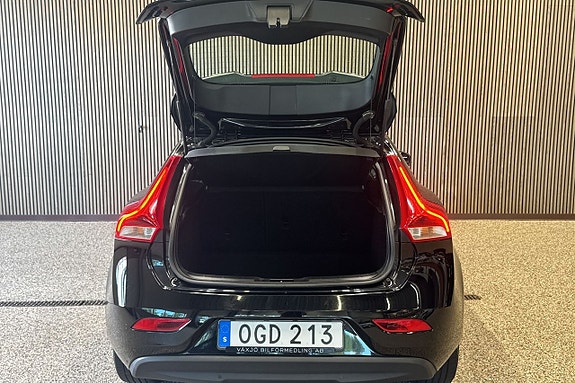 Volvo V40 8 of 9