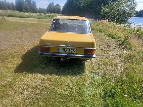 Mercedes-Benz 220 D 3 of 5