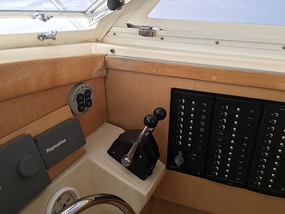 Bertram 28 Flybridge Cruiser 1993 – klassisk kvalitetsbåt med stor potential 10 of 16