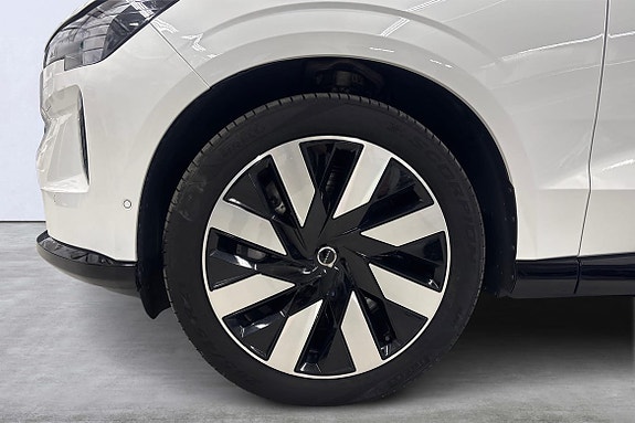 Volvo EX90 14 of 22