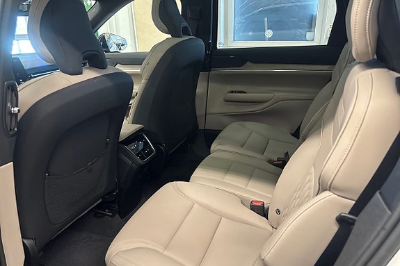 Volvo EX90 12 of 22
