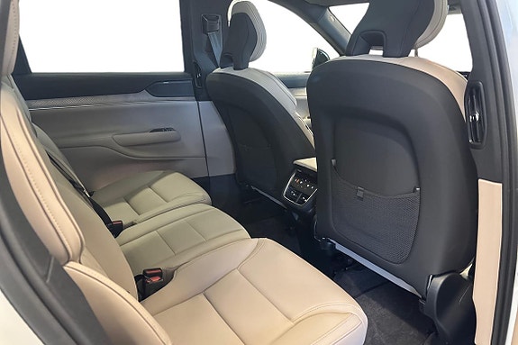 Volvo EX90 11 of 22
