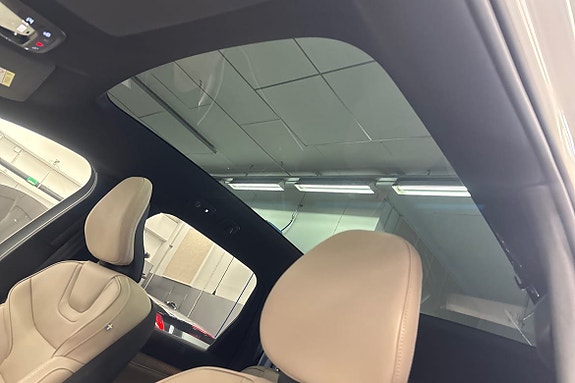 Volvo EX90 22 of 22