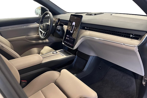 Volvo EX90 10 of 22