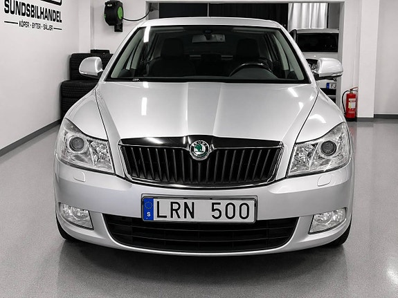 Skoda Octavia 2 of 5