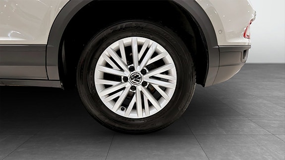Volkswagen T-Roc 6 of 18