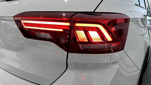 Volkswagen T-Roc 13 of 18