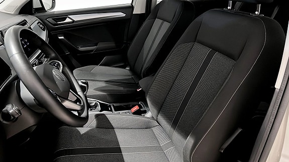 Volkswagen T-Roc 8 of 18