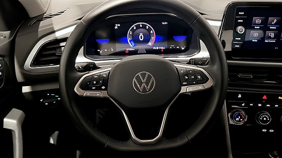 Volkswagen T-Roc 16 of 18