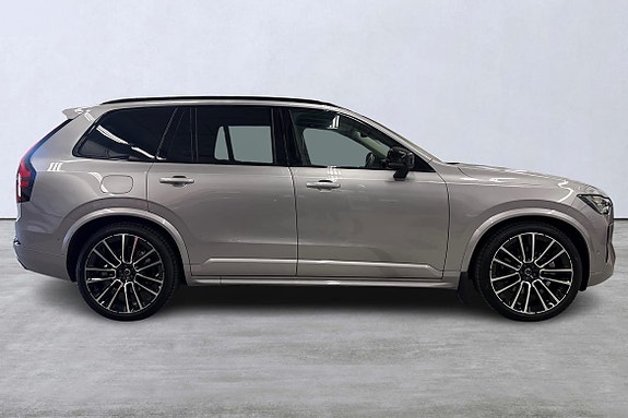 Volvo XC90 3 of 5