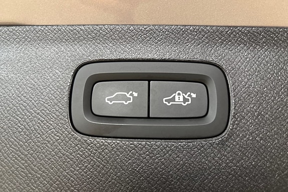 Volvo XC90 18 of 23