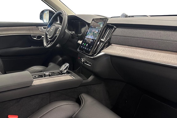 Volvo XC90 10 of 23