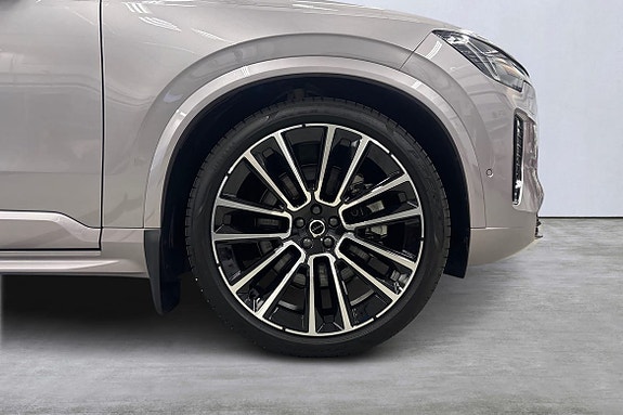 Volvo XC90 14 of 23