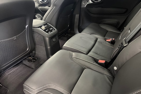 Volvo XC90 12 of 23