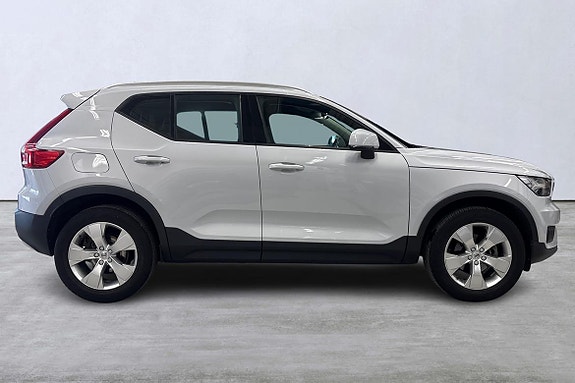 Volvo XC40 3 of 5