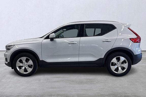 Volvo XC40 2 of 5
