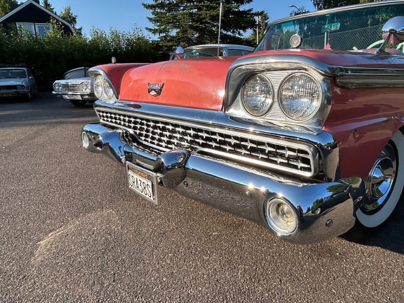 Ford Galaxie 7 of 7