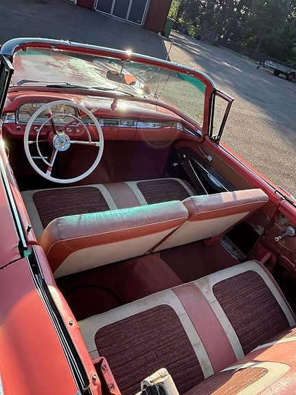 Ford Galaxie 6 of 7