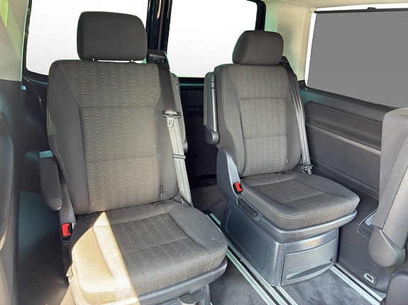 Volkswagen Multivan 28 of 30