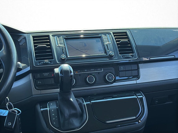 Volkswagen Multivan 27 of 30