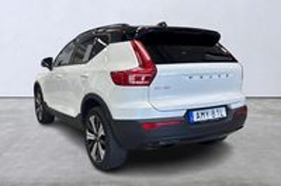 Volvo XC40 4 of 5
