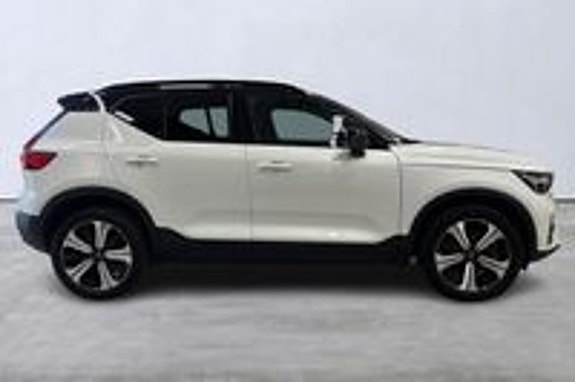 Volvo XC40 3 of 5