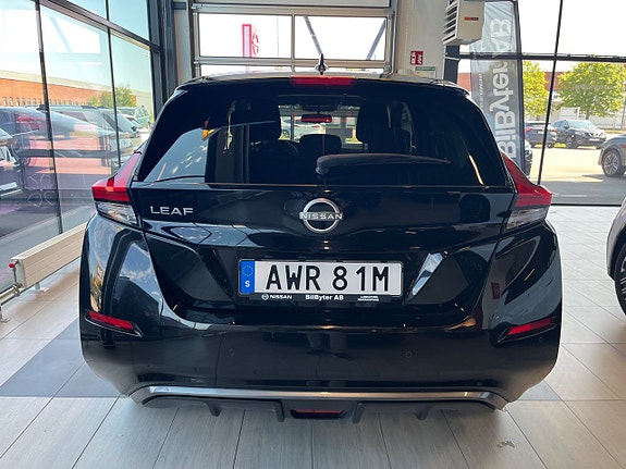 Nissan Leaf 4 of 5