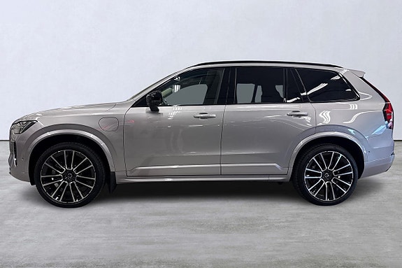 Volvo XC90 2 of 5