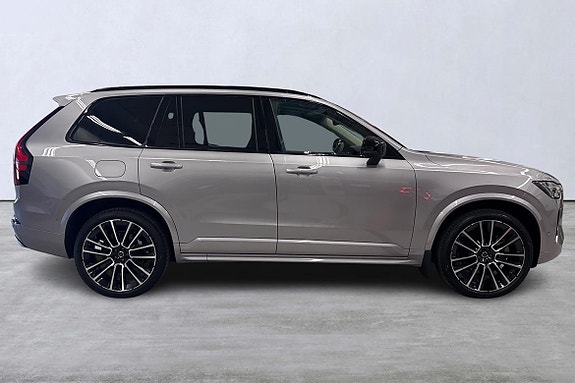 Volvo XC90 3 of 5