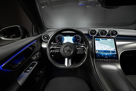 Mercedes-Benz GLC300 e 9 of 16