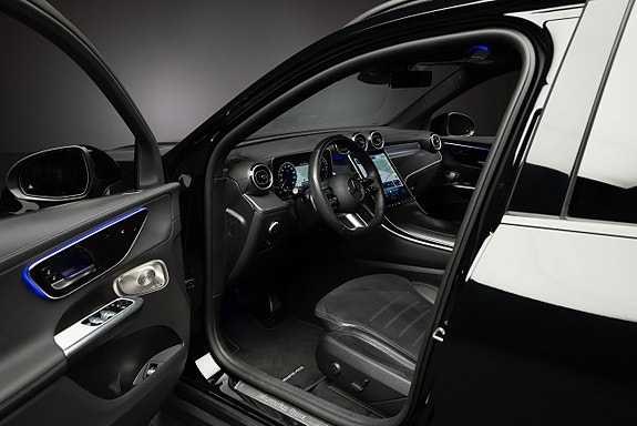 Mercedes-Benz GLC300 e 8 of 16