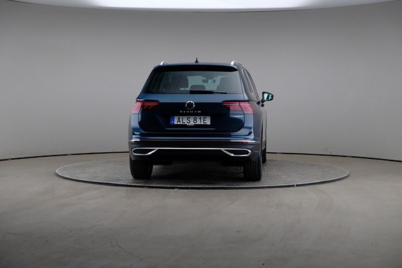 Volkswagen Tiguan 2 of 3