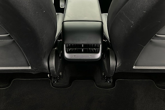 Tesla Model Y 22 of 26