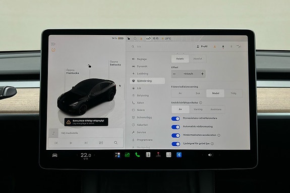 Tesla Model Y 24 of 26