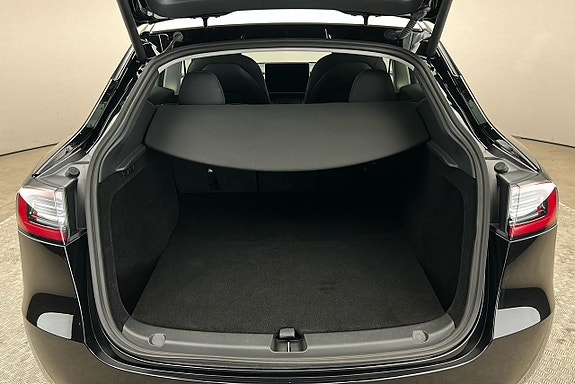 Tesla Model Y 13 of 26