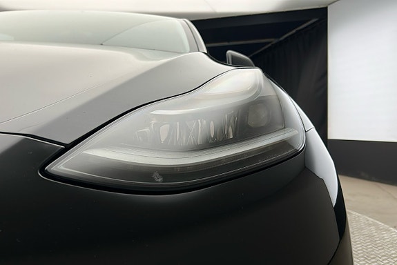 Tesla Model Y 10 of 26