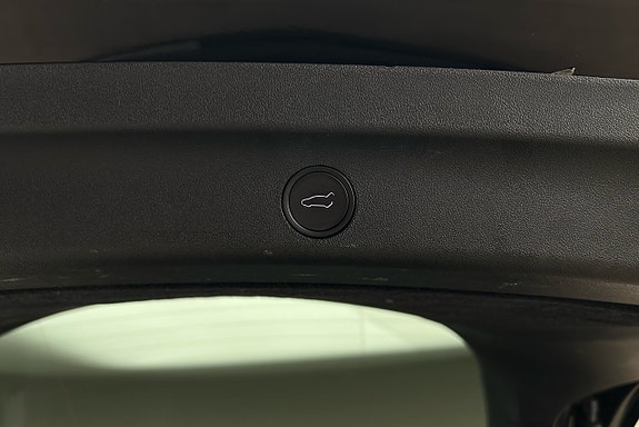 Tesla Model Y 14 of 26