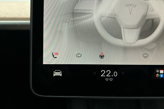 Tesla Model Y 21 of 26