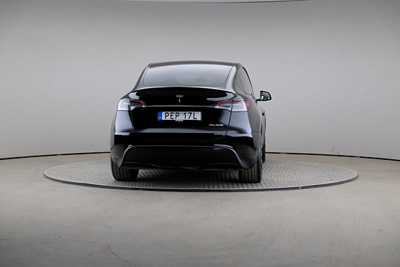 Tesla Model Y 5 of 26