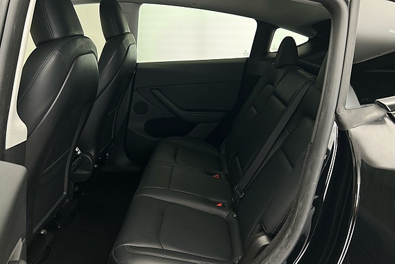 Tesla Model Y 12 of 26