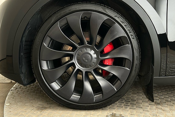 Tesla Model Y 11 of 26