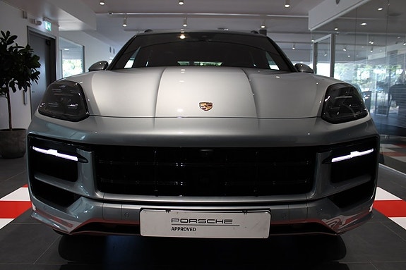 Porsche Cayenne S 5 of 5
