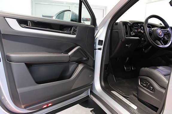 Porsche Cayenne S 7 of 20