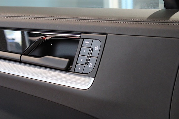 Porsche Cayenne S 12 of 20
