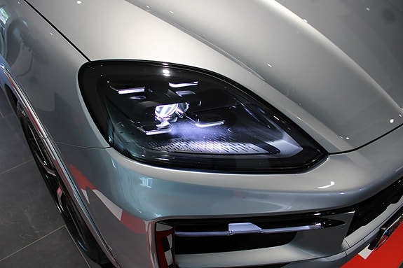 Porsche Cayenne S 8 of 20
