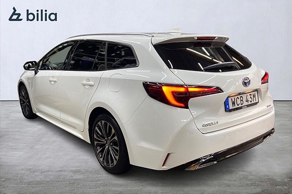 Toyota Corolla 3 of 5