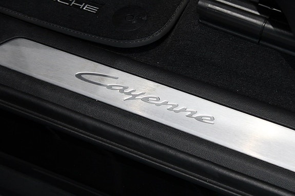 Porsche Cayenne 18 of 20