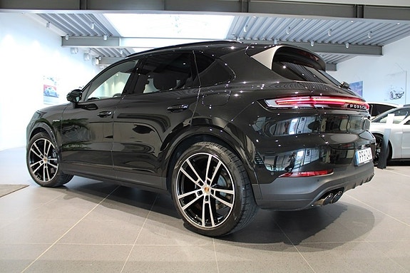 Porsche Cayenne 2 of 5