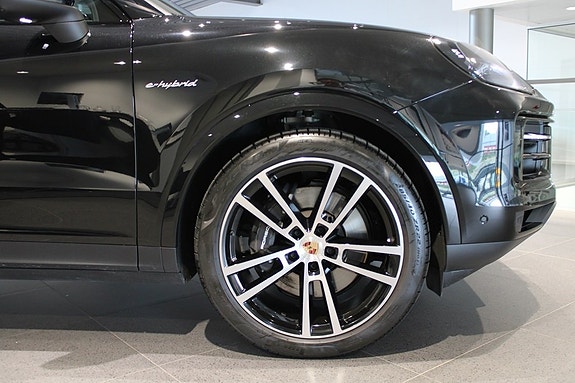 Porsche Cayenne 11 of 20