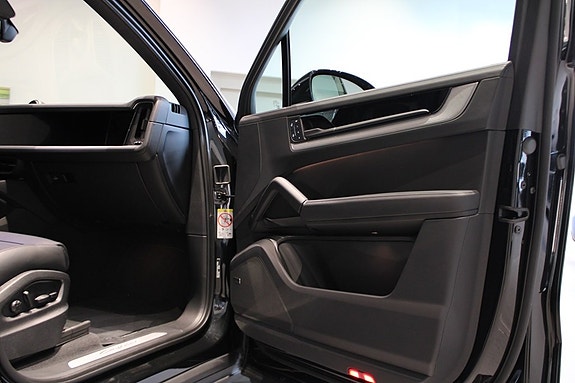 Porsche Cayenne 5 of 5